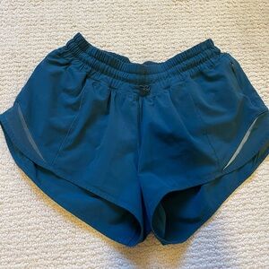 Lululemon hotty hot 2.5 shorts